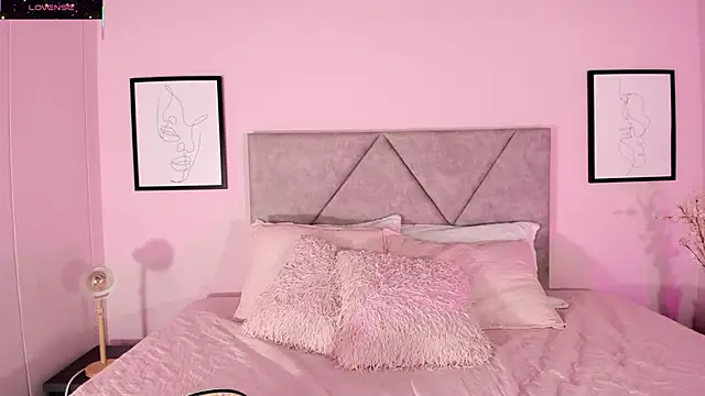 Snapshot of Emilyh_ chatting on 24, 11, 2025 Emilyh online show from 24, 11, 2025