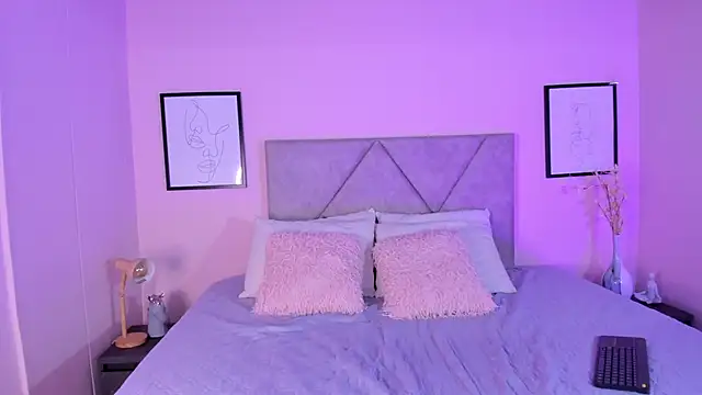 Snapshot of Emilyh_ chatting on 15, 9, 2025 Emilyh online show from 15, 9, 2025