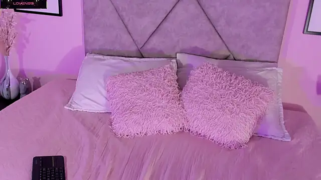 Snapshot of Emilyh_ chatting on 13, 11, 2025 Emilyh online show from 13, 11, 2025