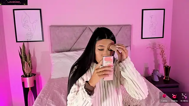 Snapshot of Emilyh_ chatting on 2, 12, 2025 Emilyh online show from 2, 12, 2025