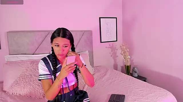 Snapshot of Emilyh_ chatting on 20, 11, 2025 Emilyh online show from 20, 11, 2025