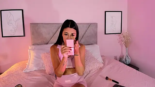 Snapshot of Emilyh_ chatting on 24, 10, 2025 Emilyh online show from 24, 10, 2025