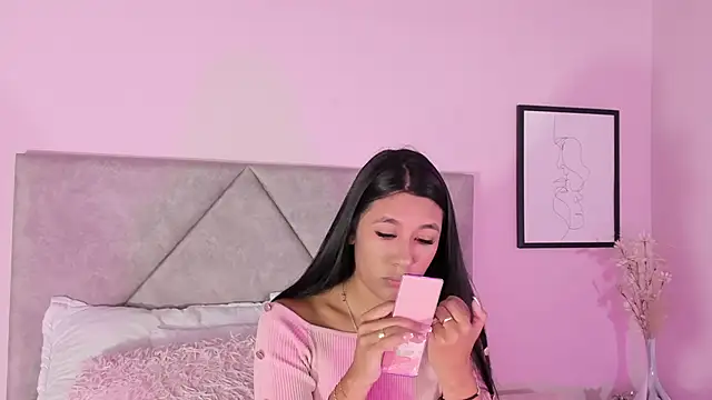 Snapshot of Emilyh_ chatting on 11, 11, 2025 Emilyh online show from 11, 11, 2025