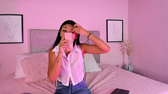 Snapshot of Emilyh_ chatting on 22, 10, 2025 Emilyh online show from 22, 10, 2025