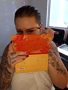 Lisacasandra online show from 1, 3, 2025