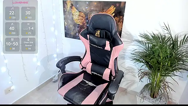 Snapshot of vioolettss chatting on 7, 2, 2025 vioolettss online show from 7, 2, 2025