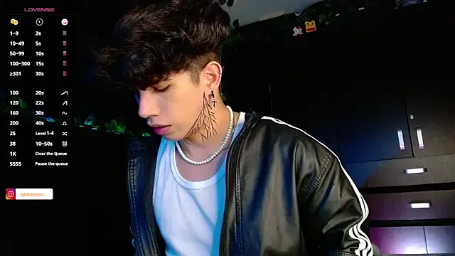 LyleBennett  online show from 19, 12, 2024