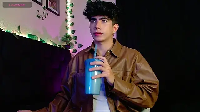 LyleBennett  online show from 27, 1, 2025