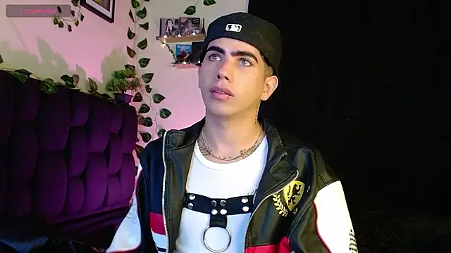 LyleBennett  online show from 7, 2, 2025