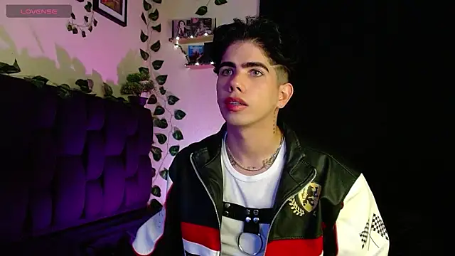 LyleBennett  online show from 7, 2, 2025