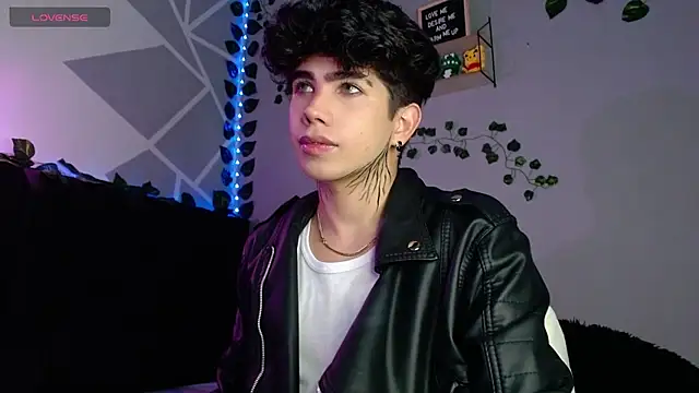 LyleBennett  online show from 4, 12, 2024