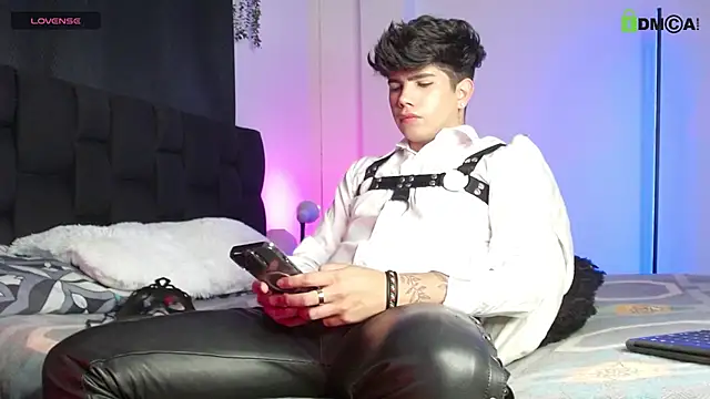 LyleBennett  online show from 26, 10, 2025