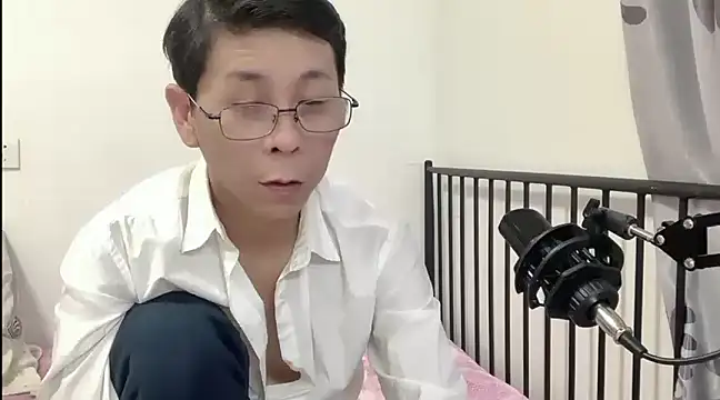 Snapshot of TGH521 chatting on 10, 1, 2025 TGH521 online show from 10, 1, 2025