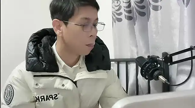 Snapshot of TGH521 chatting on 12, 1, 2025 TGH521 online show from 12, 1, 2025