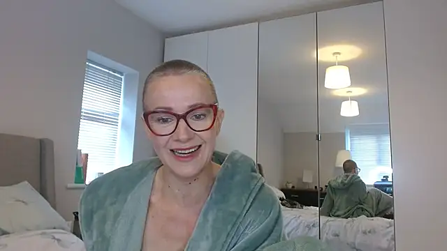 ELEGANT-ARIA36 online show from 11, 3, 2025