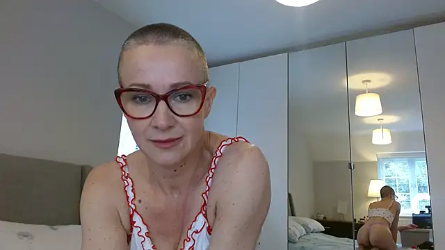 ELEGANT-ARIA36 online show from 7, 3, 2025