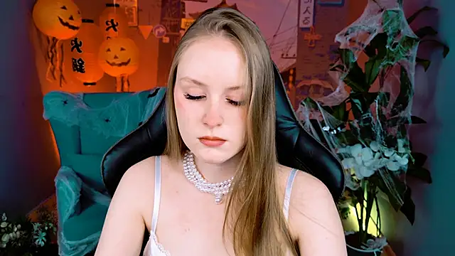 Snapshot of VivienLeeigh chatting on 19, 10, 2025 VivienLeeigh online show from 19, 10, 2025