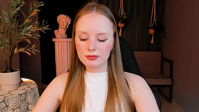 Snapshot of VivienLeeigh chatting on 14, 11, 2025 VivienLeeigh online show from 14, 11, 2025