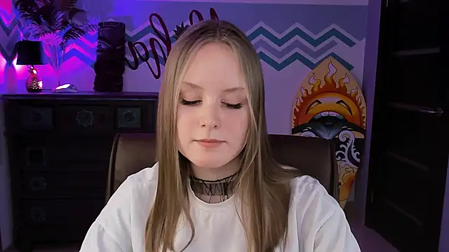 Snapshot of VivienLeeigh chatting on 2, 3, 2025 VivienLeeigh online show from 2, 3, 2025