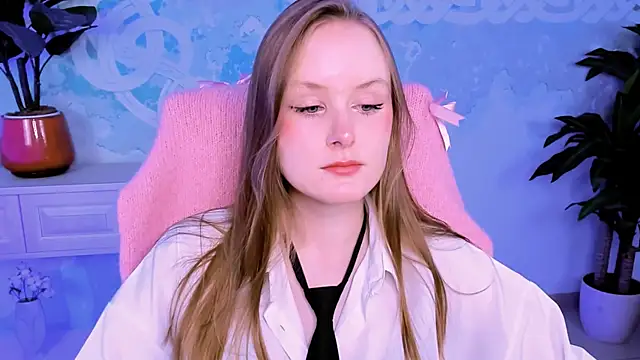 Snapshot of VivienLeeigh chatting on 13, 10, 2025 VivienLeeigh online show from 13, 10, 2025