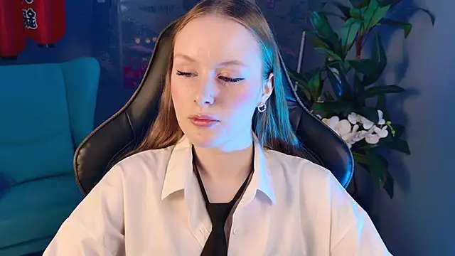 Snapshot of VivienLeeigh chatting on 10, 11, 2025 VivienLeeigh online show from 10, 11, 2025