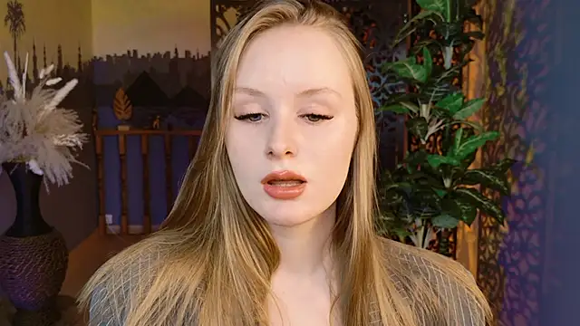 Snapshot of VivienLeeigh chatting on 28, 11, 2025 VivienLeeigh online show from 28, 11, 2025