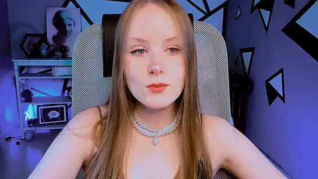 Snapshot of VivienLeeigh chatting on 4, 10, 2025 VivienLeeigh online show from 4, 10, 2025