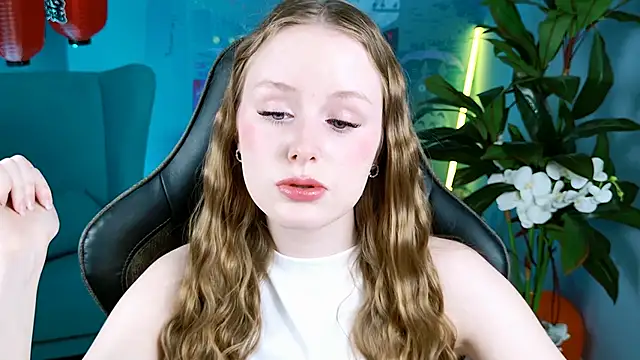 Snapshot of VivienLeeigh chatting on 4, 11, 2025 VivienLeeigh online show from 4, 11, 2025