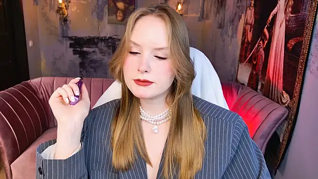 VivienLeeigh online show from 4, 5, 2026