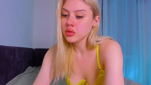  Kira Moon  online show from 14, 11, 2025