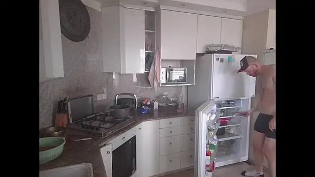 Snapshot of Tall_REC chatting on 12, 12, 2024 Tall REC online show from 12, 12, 2024