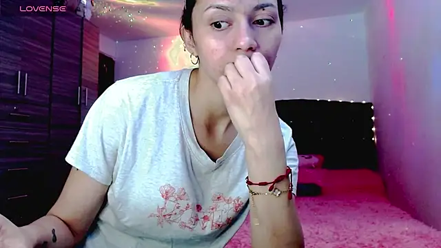 holy juli online show from 30, 11, 2025