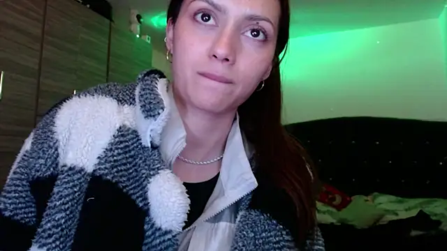 Snapshot of holy_juli chatting on 10, 6, 2026 holy juli online show from 10, 6, 2026
