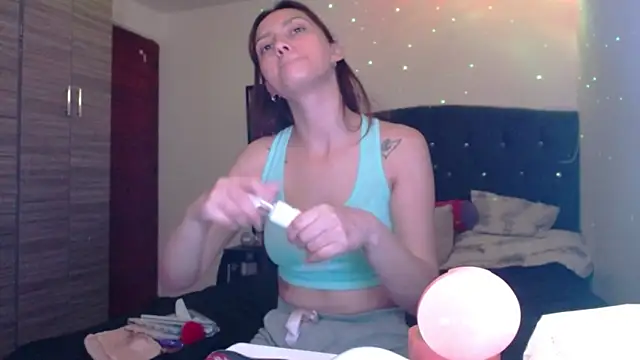 Snapshot of holy_juli chatting on 30, 6, 2026 holy juli online show from 30, 6, 2026