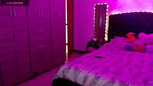 holy juli online show from 3, 10, 2025