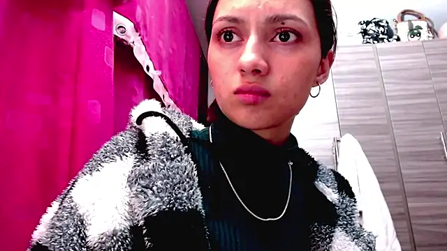 Snapshot of holy_juli chatting on 2, 2, 2026 holy juli online show from 2, 2, 2026