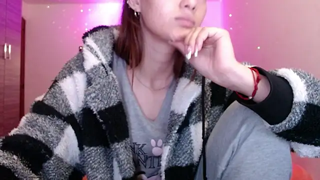 holy juli online show from 3, 5, 2026