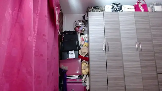 Snapshot of holy_juli chatting on 2, 3, 2026 holy juli online show from 2, 3, 2026