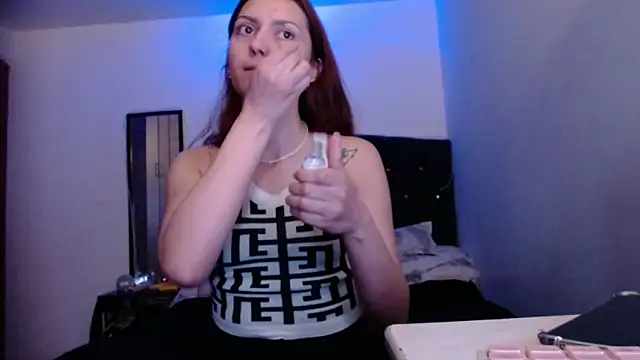 Snapshot of holy_juli chatting on 17, 6, 2026 holy juli online show from 17, 6, 2026