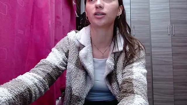 Snapshot of holy_juli chatting on 2, 3, 2026 holy juli online show from 2, 3, 2026