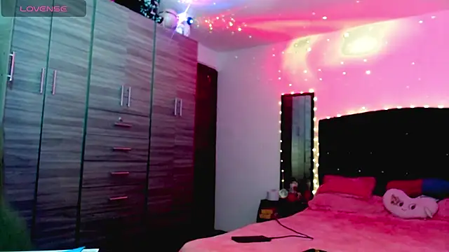 holy juli online show from 11, 11, 2025