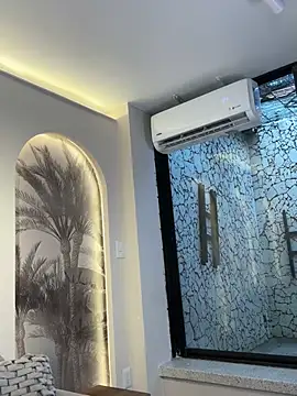 KellyOlsenbe online show from 22, 3, 2026