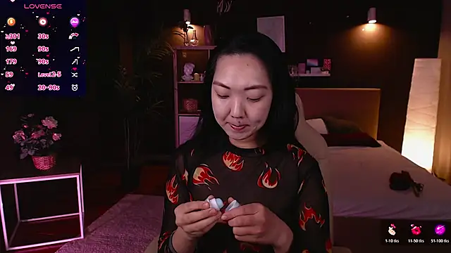 Snapshot of Marine_Vact chatting on 6, 11, 2025 Marine Vact online show from 6, 11, 2025