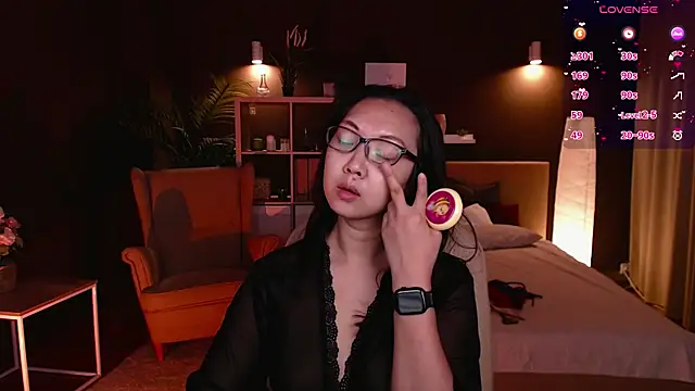 Snapshot of Marine_Vact chatting on 5, 10, 2025 Marine Vact online show from 5, 10, 2025