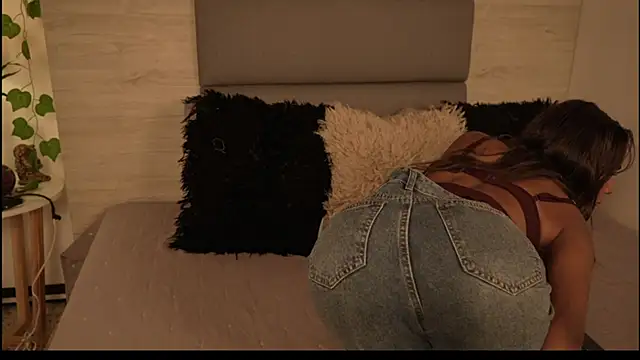 Lily Miiller online show from 31, 3, 2026