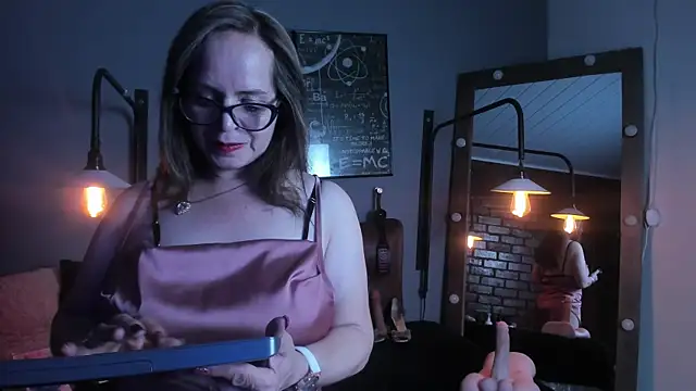 Samantha mature56 online show from 3, 10, 2025