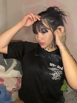 Nickiiiii online show from 2, 3, 2025