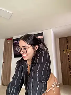 Nickiiiii online show from 5, 1, 2025