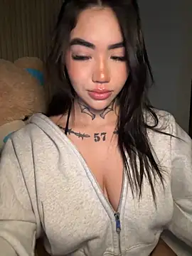 Nickiiiii online show from 9, 11, 2025