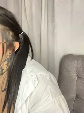 Nickiiiii online show from 3, 1, 2025